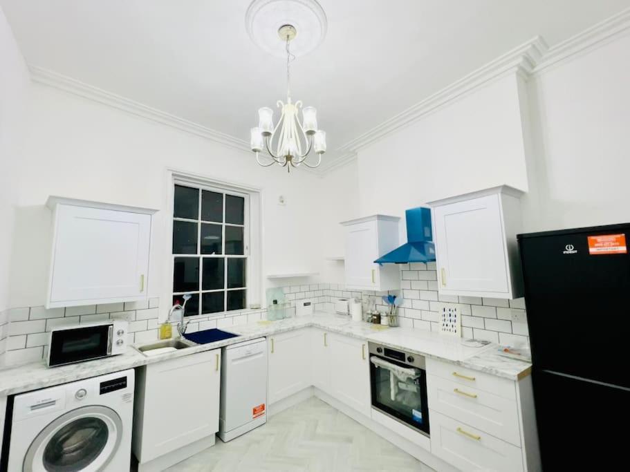Flat 4 Marine Parade House, 1 East Cliff- Next To Dover Port, White Cliffs, Beach, Castle Екстер'єр фото