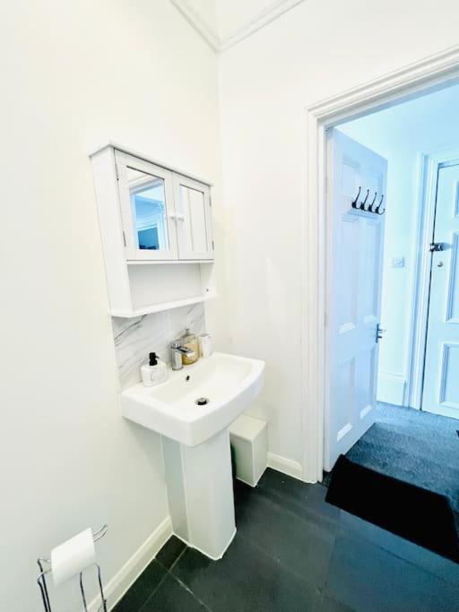 Flat 4 Marine Parade House, 1 East Cliff- Next To Dover Port, White Cliffs, Beach, Castle Екстер'єр фото